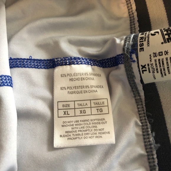 GALAXY LEGGINGS💫 - Picture 4 of 4